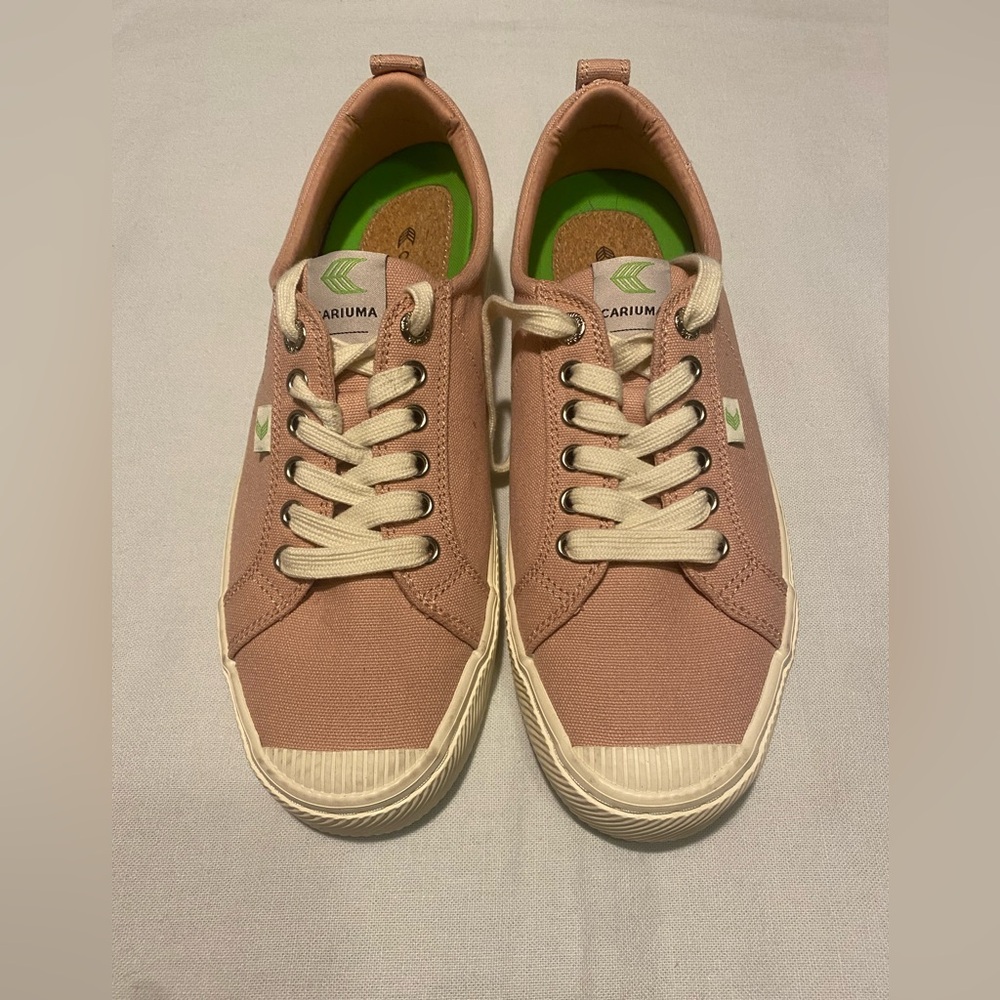 Cariuma Canvas Sneakers 100% vengan insoles